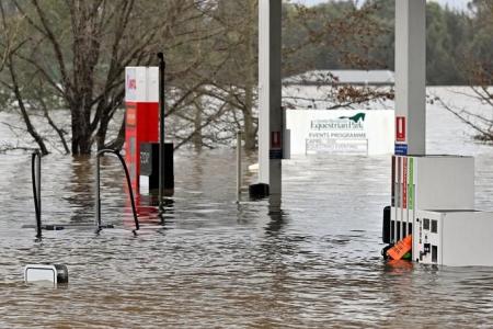 Sydney braces for more heavy rains and flash floods as thousands flee homes