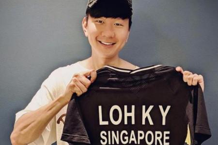 Singer JJ Lin gets 'special gift' from shuttler Loh Kean Yew