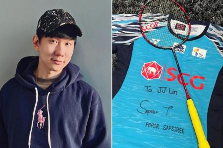 JJ Lin receives signed T-shirt and racket from Thai shuttler Sapsiree Taerattanachai