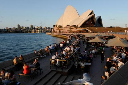 Can Singaporeans travel to Australia?