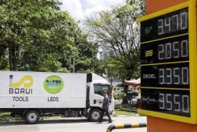 Petrol station cashiers have the authority to remotely deactivate a pump that is being used. 