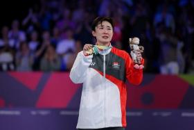 Feng Tianwei posing with her medal after defeating compatriot Zeng Jian in the Commonwealth Games table tennis women's singles final in Birmingham on Aug 7, 2022.