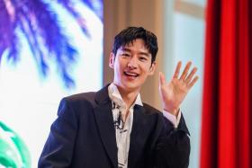 Lee Je-hoon was diagnosed with ischemic colitis and had to receive emergency surgery.