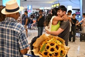 Tan Zong Yang embracing sprinter Shanti Pereira after she returned from the World Athletics Championships in 2023.