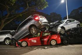 The accident happened on the expressway towards Changi Airport, after the Ford Road exit at about 5.20pm.