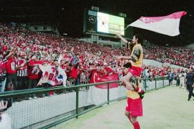 Kadir Yahaya carries vice-captain Malek Awab after Singapore beat Pahang in Malaysia Cup final on Dec 17, 1994.