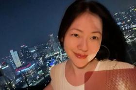 Taiwanese television host Dee Hsu shared on social media a collage of three photos, including one of Singapore’s city skyline behind her. 
