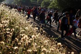 Migrants walk as they leave Tapachula in a caravan to attempt to reach the U.S. border, in the state of Chiapas, Mexico December 24, 2023. REUTERS/Jose Torres