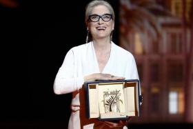 Meryl Streep receives an Honorary Palme d&#039;Or, during the opening ceremony and the screening of the film \&quot;Le deuxieme acte\&quot; (The Second Act) Out of competition at the 77th Cannes Film Festival in Cannes, France, May 14, 2024. REUTERS/Sarah Meyssonnier