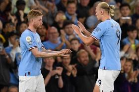 Kevin de Bruyne (left) has assisted four of Erling Haaland's league goals.