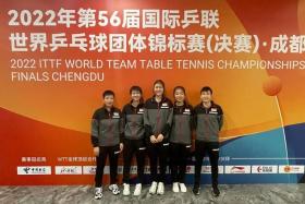(From left) Zeng Jian, Goi Rui Xuan, Wong Xin Ru, Zhang Wanling and Zhou Jingyi of Singapore&#039;s women&#039;s table tennis team.