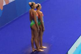 Singapore&#039;s Natalie Chen &amp; Debbie Soh in 3rd place with 70.4160pts at the synchronised swimming duet technical final today.