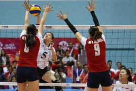 POWERLESS: Singapore&#039;s Marylyn Yeo Qian Lin (second from left) in action against Vietnam.