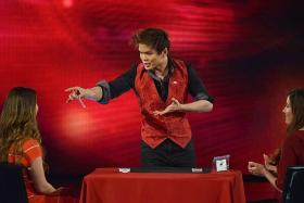 CARD TRICKS: Magician Shin Lim performing on Penn &amp; Teller: Fool Us.