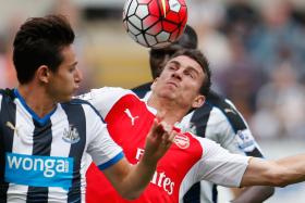 Newcastle&#039;s Florian Thauvin in action with Arsenal&#039;s Laurent Koscielny