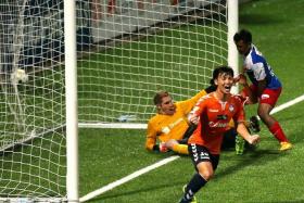 MARKSMAN: Atsushi Kawata (in orange) has scored 10 goals for Albirex Niigata this season.