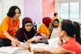 Aidha teaches financial literacy to foreign domestic workers and lower income women.