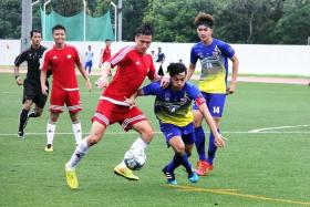 FIGHTING  FOR THIRD: After their loss to Thailand (in blue), Ander Eric Aplin&#039;s (in red, centre) Singapore will take on Malaysia for the bronze-medal match tomorrow.