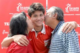 Joseph Schooling with mum May and father Colin in 2013. 