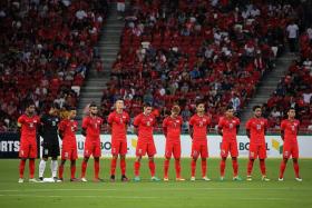 RESPECT: The Singapore players observing a minute of silence for ex-national winger  S Anthonysamy before yesterday&#039;s Causeway Challenge at the National Stadium.