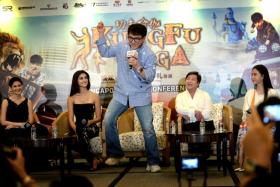 Actress Amyra Dastur, Disha Patani, Jackie Chan, Stanley Tong and Mu Qimiya at the Kung Fu Yoga press conference