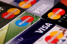 Propelling banks&#039; credit card push