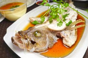 Makansutra: Cheap and good steamed fish dishes at Golden Mile