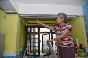 Neighbours prevent elderly woman from falling prey to scam