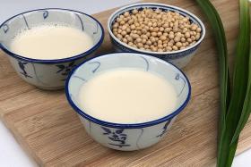 Make your own soya milk that tastes better than store-bought ones
