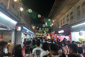 Crowds still seen in Chinatown despite new measures