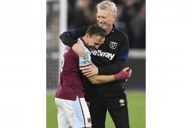 West Ham United manager David Moyes celebrates with Mark Noble after their League Cup win over Manchester City. 