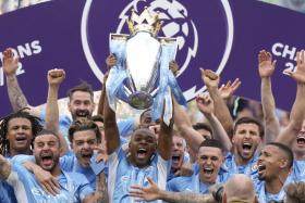 Man City 'legends' retain Premier League title with late comeback