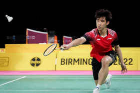 Loh Kean Yew beat China&#039;s world No. 20 Li Shi Feng 21-14, 21-16 in the opening match of the Indonesia Masters. 
