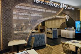 Tempura Makino’s decor is a seamless blend of aesthetics and functionality, with an open kitchen and a mix of booth and tempura bar counter spaces. 
