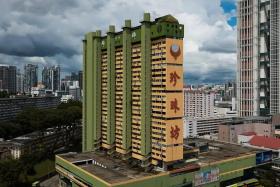 People’s Park Complex was completed in 1973 and was once Singapore’s largest shopping complex. 