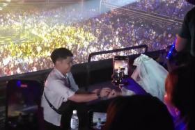 Fans chose to film the couple instead of the singer on their phones while the proposal was going on.