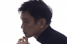 Xie Shaoguang received the Most Popular Male Artiste award for 10 consecutive years between 1995 and 2004.