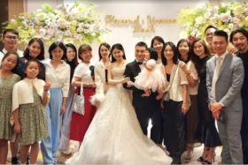 Jolin Tsai blending in as she stands to the bride&#039;s right.