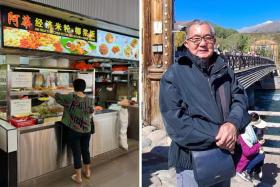 Mr Chia Tian Ci, a familiar face at Block 826 Tampines Street 82 where he ran Ah Hua’s Kitchen Econ Bee Hoon for almost 35 years, leaves behind two children who have since taken over the family business.