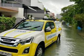 A PUB Quick Response Team vehicle responding to the flooding in Jalan Seaview on Jan 10.