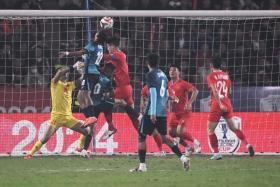 Singapore&#039;s Faris Ramli heading in a goal against Vietnam which was later disallowed.