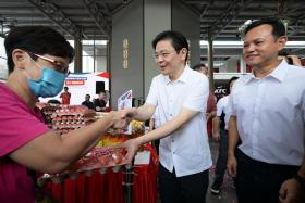 PM Lawrence Wong with MP Mr. SMS Zaqy Mohamad at the launch of Marsiling-Yew Tee GRC&#039;s MY $1 Deals at 888 Plaza on Jan 18.