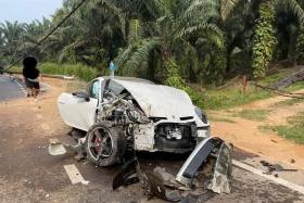A Singaporean couple crashed their Porsche into a lamp post while travelling from Batu Pahat to Mersing.