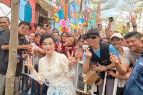 The popular Chinese actress donned a Nonya kebaya during meet-and-greet sessions with fans.