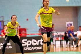 Lim Ming Hui (right) teamed up with Liang Yun to beat Elsa Lai and Lim Su Qi in the women&#039;s doubles, before overcoming Mindy Tan to win the women&#039;s singles.