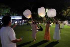Some 2,000 people attended the Feb 21 event at Palawan Green in Sentosa, billed as Singapore’s first sky lantern festival, only to be informed that they would not be able to &quot;fly&quot; the lanterns as advertised.