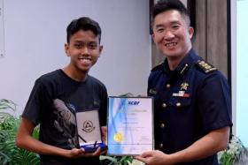 Mark Eli Fernando (left), 15, helped a man in a cardiac arrest incident after he was alerted to it on Sept 7 by the Singapore Civil Defence Force&#039;s app.